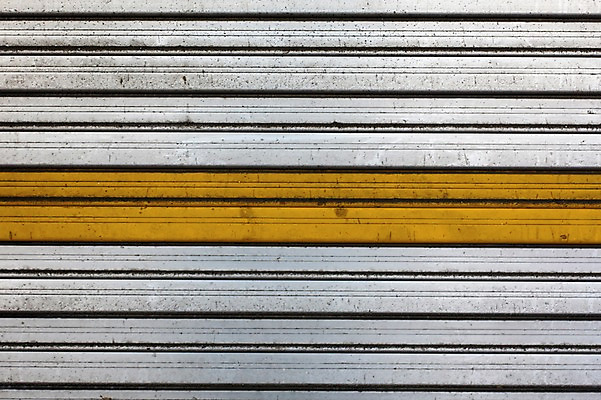 포토 JPG 백그라운드 패턴 사람없음 노란색 금속 줄무늬 은색 부식 스크래치 셔터 국내포토 컬러 무늬 재질 파일형식