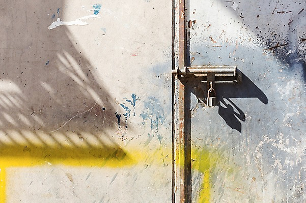 포토 JPG 백그라운드 자물쇠 사람없음 금속 얼룩 벗겨짐 잠금 보안 철문 국내포토 모션 재질 안전 문 파일형식