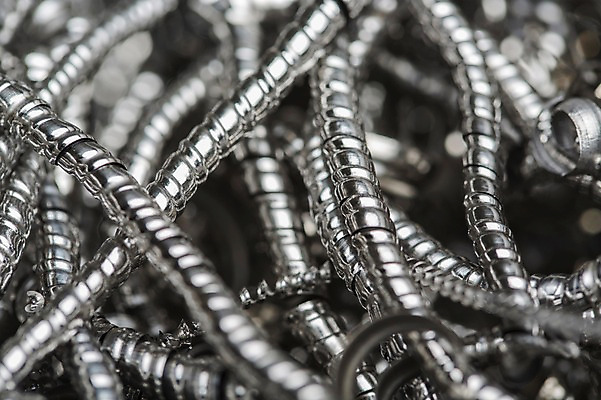 포토 JPG 백그라운드 사람없음 아웃포커스 금속 찌꺼기 파편 말린_둥글게 국내포토 컨셉 재질 촬영기법 쓰레기 파일형식