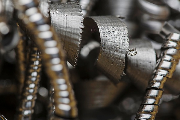 포토 JPG 백그라운드 사람없음 아웃포커스 금속 찌꺼기 파편 말린_둥글게 국내포토 컨셉 재질 촬영기법 쓰레기 파일형식