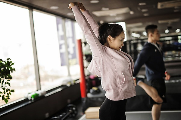 포토 JPG 여자 남자 실내 성인 두명 옆모습 30대 스트레칭 헬스장 한국인 국내포토 뷰포인트 사람 동양인 내부 장년 운동 헬스 파일형식