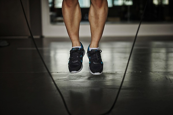 포토 JPG 남자 실내 한명 성인 30대 권투 한국인 다리 권투장 줄넘기 국내포토 1 스포츠시설 사람 동양인 내부 신체부위 장년 운동 격투기 파일형식