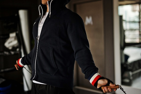 포토 JPG 남자 실내 한명 성인 앞모습 30대 권투 한국인 권투장 줄넘기 후드티셔츠 국내포토 1 뷰포인트 티셔츠 스포츠시설 사람 동양인 내부 장년 운동 격투기 파일형식