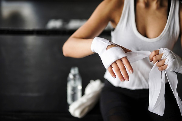 포토 JPG 여자 실내 한명 성인 앞모습 아웃포커스 30대 권투 한국인 권투장 붕대 국내포토 1 뷰포인트 스포츠시설 촬영기법 사람 동양인 내부 장년 격투기 파일형식