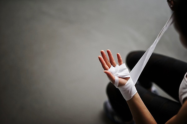 포토 JPG 여자 실내 한명 성인 아웃포커스 30대 권투 한국인 권투장 붕대 국내포토 1 스포츠시설 촬영기법 사람 동양인 내부 장년 격투기 파일형식