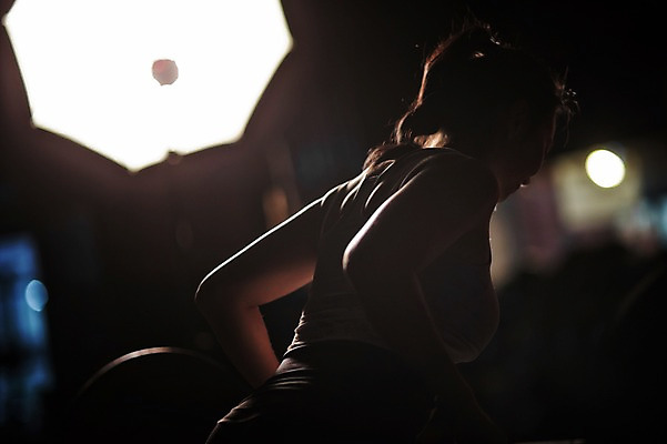 포토 JPG 여자 실내 한명 성인 뒷모습 30대 운동복 운동 한국인 바벨성 성인여자한명만 국내포토 1 옷 뷰포인트 건강 사람 동양인 내부 장년 여자한명만 성인여자만 파일형식