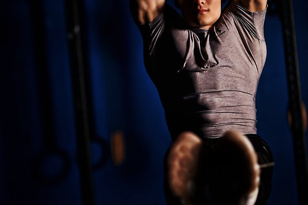 포토 JPG 남자 실내 매달리기 한명 성인 앞모습 30대 운동복 운동 한국인 철봉 철봉운동 성인남자한명만 국내포토 1 옷 뷰포인트 모션 건강 사람 동양인 내부 장년 남자한명만 성인남자만 파일형식