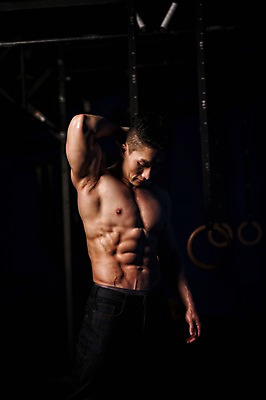 포토 JPG 남자 상의탈의 실내 한명 상반신 성인 앞모습 30대 한국인 보디빌더 근육질 성인남자한명만 국내포토 1 뷰포인트 근육 탈의 사람 동양인 내부 장년 보디빌딩 몸매 남자한명만 성인남자만 파일형식