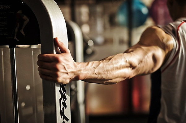 포토 JPG 남자 실내 한명 성인 30대 운동기구 헬스 헬스장 한국인 근육질 팔근육 국내포토 1 근육 사람 동양인 내부 장년 운동 몸매 파일형식