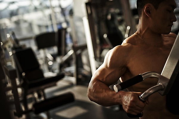 포토 JPG 남자 실내 한명 성인 앞모습 30대 운동기구 헬스 헬스장 한국인 근육질 성인남자한명만 국내포토 1 뷰포인트 근육 사람 동양인 내부 장년 운동 몸매 남자한명만 성인남자만 파일형식