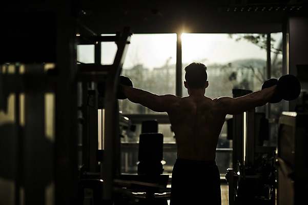 포토 JPG 남자 실내 한명 성인 뒷모습 30대 운동기구 헬스 헬스장 한국인 역기 근육질 성인남자한명만 국내포토 1 뷰포인트 근육 사람 동양인 내부 장년 운동 몸매 남자한명만 성인남자만 파일형식