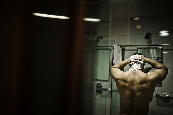 포토 JPG 남자 실내 한명 성인 뒷모습 30대 헬스 헬스장 한국인 근육질 머리감기 샤워실 성인남자한명만 국내포토 1 뷰포인트 근육 사람 동양인 내부 장년 운동 청결 몸매 샤워시설 남자한명만 성인남자만 파일형식