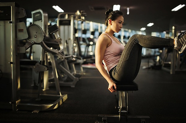 포토 JPG 여자 실내 한명 성인 옆모습 30대 헬스 헬스장 한국인 평균대 평균대운동 평균대체조 하체운동 성인여자한명만 국내포토 1 스포츠용품 뷰포인트 사람 동양인 내부 장년 운동 체조 여자한명만 성인여자만 파일형식