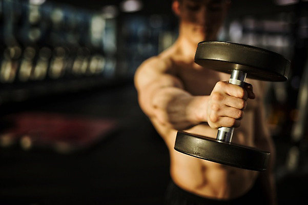 포토 JPG 남자 실내 한명 상반신 성인 앞모습 아웃포커스 30대 헬스 헬스장 한국인 역기 팔운동 근육질 성인남자한명만 국내포토 1 뷰포인트 근육 촬영기법 사람 동양인 내부 장년 운동 몸매 남자한명만 성인남자만 파일형식