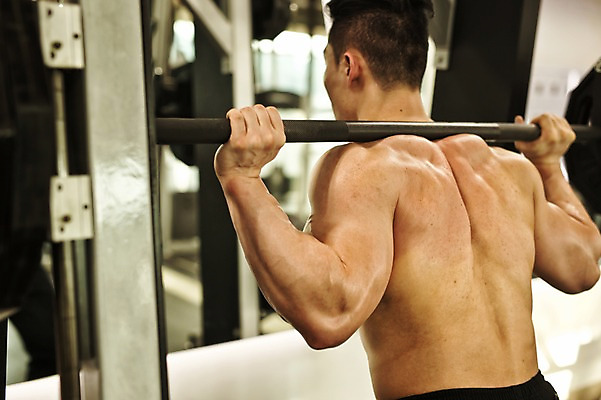 포토 JPG 남자 실내 한명 성인 뒷모습 30대 운동기구 헬스 헬스장 한국인 역기 근육질 성인남자한명만 국내포토 1 뷰포인트 근육 사람 동양인 내부 장년 운동 몸매 남자한명만 성인남자만 파일형식