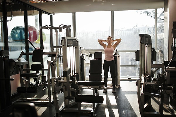 포토 JPG 여자 실내 한명 성인 앞모습 30대 운동 운동기구 헬스 헬스장 한국인 성인여자한명만 국내포토 1 뷰포인트 건강 사람 동양인 내부 장년 여자한명만 성인여자만 파일형식