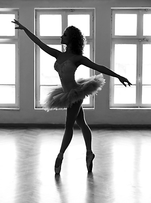 포토 JPG 해외이미지 전신 여자 한명 사람 성인 옆모습 공연 우아함 발레 연습 발레리나 발레복 성인여자한명만 해외202004 해외포토 1 옷 뷰포인트 컨셉 이벤트 춤 여자한명만 성인여자만 파일형식 이미지허브