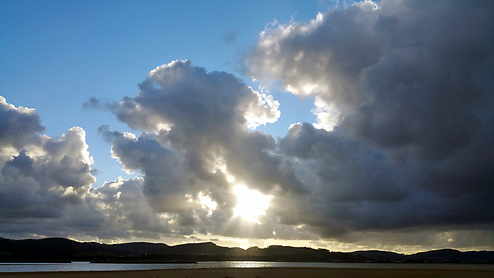 포토 JPG 해외이미지 구름 백그라운드 자연 하늘 날씨 풍경 사람없음 파란색 빛 햇빛 태양 우주 일출 어둠 황혼 흰색 분위기 천국 해외202004 해외포토 자연요소 컬러 컨셉 노을 일몰 생태계 파일형식 이미지허브