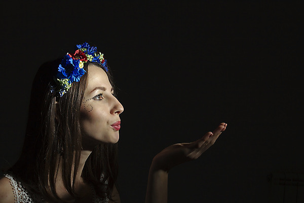 포토 JPG 해외이미지 헤어스타일 응시 계절 여자 꽃 얼굴 백그라운드 신체 한명 청춘 장미 유행 검은색 화환 화장품 벚꽃 화려 떨어짐 피부 웨이브 고립 완벽 스타일 완전 해외202004 해외포토 식물 1 시선 컬러 컨셉 사람 신체부위 뷰티 파일형식 이미지허브