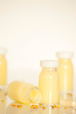 포토 JPG 해외이미지 라이프스타일 음식 재료 자연 유리 건강 식이요법 사람없음 목재 약 노란색 숟가락 활발 에너지 흰색 항아리 황금 벌 유기농 날것 꽃가루 젤리 꿀 벌집 내추럴 보충 고립 양봉 양봉장 치료제 해외202004 해외포토 나무 웰빙 컬러 곤충 컨셉 의학 재질 디저트 수저 생활 도자기 가루 생태계 파일형식 이미지허브