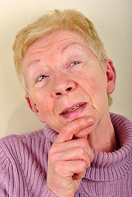 포토 JPG 해외이미지 백인 모델 1 라이프스타일 손 여자 노년 생각 손가락 한명 사람 성인 입술 옛날 여자만 해외202004 해외포토 서양인 생활 신체부위 파일형식 이미지허브