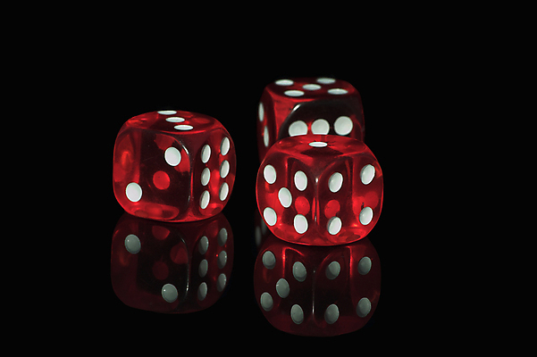 포토 JPG 해외이미지 백그라운드 돈 2 놀이 3 그림자 사람없음 빨간색 빛 검은색 어둠 게임 우승 투명 4 행운 던지기 재산 도박 위험 6 큐브 오브젝트 카지노 주사위 기회 롤 5 포커 고립 라스베가스 적자 해외202004 해외포토 컬러 컨셉 모션 금융 숫자 최고 트럼프 파일형식 이미지허브