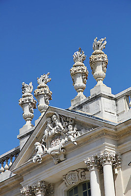 포토 JPG 해외이미지 건축양식 병원 사람없음 건물 프랑스 흰색 도시 센터 타운 일반 시청 천연기념물 프랑스어 정부 프로방스 호스텔 해외202004 해외포토 문자 건축물 건축 유럽 컬러 의학 숙소 관공서 파일형식 이미지허브