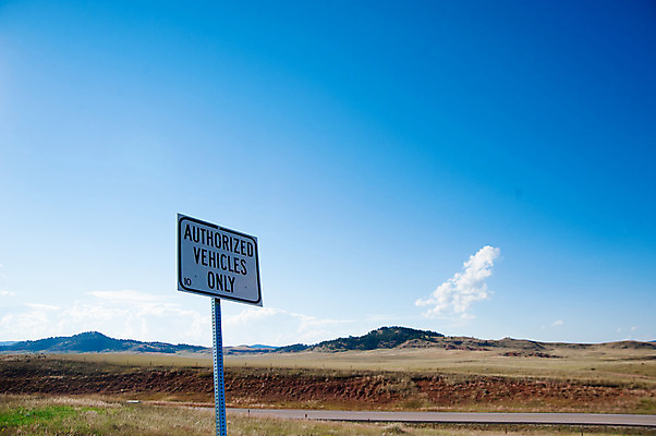포토 JPG 해외이미지 나무 구름 영어 여행 자연 하늘 경고 사람 풍경 사람없음 야외 초록색 파란색 걷기 미국 일몰 보행자 대륙 도로표지판 연료 규칙 건너기 디젤 해외202004 해외포토 자연요소 식물 문자 도로 컬러 북아메리카 모션 노을 표지판 생태계 파일형식 이미지허브