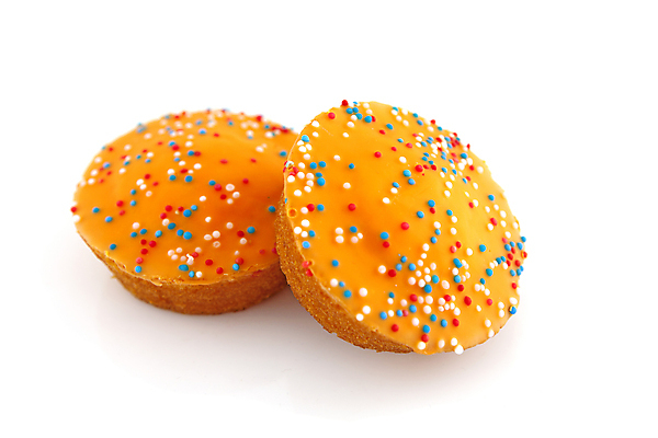 포토 JPG 해외이미지 음식 2 오렌지 사탕 사람없음 장식 쌓기 쿠키 과자 케이크 축구 설탕 꽃가루 고립 프로스팅 해외202004 해외포토 과일 모션 디저트 구기 가루 제빵 파일형식 이미지허브