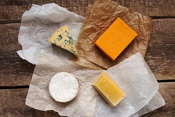 포토 JPG 해외이미지 접시 종이 오렌지 탁자 치즈 실내 사람없음 목재 가로 세로 파란색 컬러풀 햇빛 노란색 여러개 견과류 흰색 원형 삼각형 정상 정사각형 내추럴 양피지 많음 해외202004 해외포토 도형 나무 식기 컬러 가구 다수 컨셉 과일 재료 유제품 내부 태양 파일형식 이미지허브