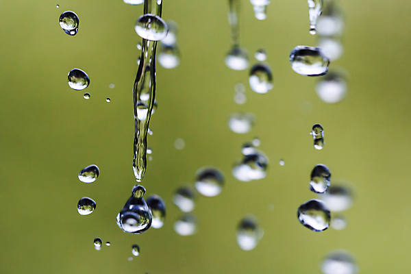 포토 JPG 해외이미지 선 밧줄 백그라운드 모션 자연 하늘 추상 건조 매달리기 사람없음 가로 세로 초록색 물 빛 반사 침묵 회색 젖음 물방울 신선 투명 액체 붓기 떨어짐 씻기 빨랫줄 소프트포커스 빗방울 싱글 함선 분무기 흐림 샤워실 위생관리 스플래쉬 전경 해외202004 해외포토 자연요소 줄 컬러 컨셉 무늬 배_교통 날씨 촬영기법 관리 풍경 소리 청결 비_날씨 생태계 샤워시설 파일형식 탑뷰 이미지허브