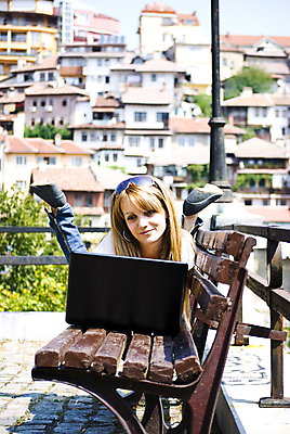 포토 JPG 해외이미지 라이프스타일 응시 옷 공원 여자 행복 감정 얼굴 비즈니스 자연 한명 미소 사람 초록색 여름 파란색 노트북 금발 선글라스 머리 공책 봄 기쁨 흰색 표현 업무 작업 비즈니스우먼 숲 내추럴 스타일 해외202004 해외포토 1 헤어스타일 시선 계절 공공시설 안경 컬러 문구용품 표정 생활 신체부위 전자제품 직장인 생태계 파일형식 이미지허브