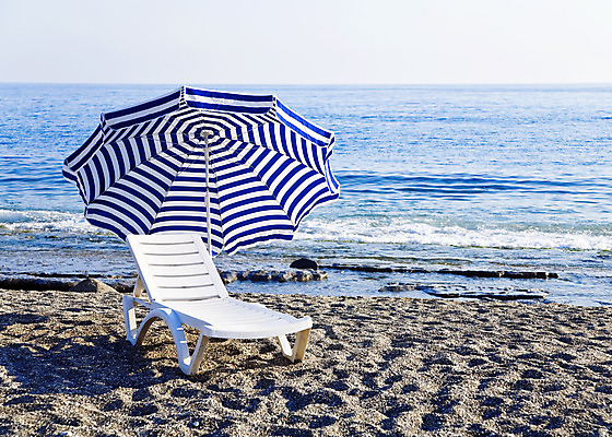 포토 JPG 해외이미지 모래 바다 섬 여행 우산 하늘 휴가 휴식 해변 사람없음 야외 목재 물 파란색 태양 여행객 침묵 흰색 휴게실 고독 휴양지 초대 장면 멀리 가림막 완벽 수평선 해외202004 해외포토 자연요소 나무 감정 컬러 컨셉 재료 사람 소리 장소 파일형식 이미지허브