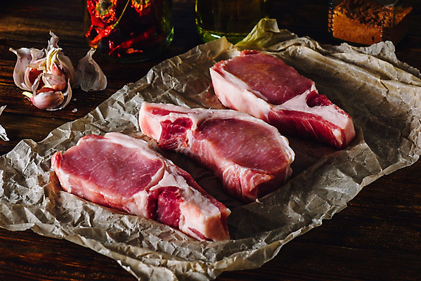 포토 JPG 해외이미지 음식 건조 실내 마늘 생고기 육류 돼지고기 사람없음 신선 매움 날것 돼지갈비 해외202004 해외포토 채소 식재료 내부 맛 파일형식 이미지허브