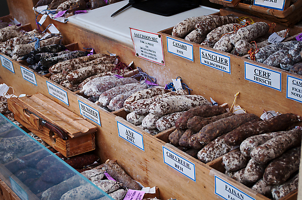 포토 JPG 해외이미지 돼지고기 사람없음 야외 상점 프랑스 소시지 잼 먹기 식품점 해외202004 해외포토 유럽 모션 육류 소스_음식 가공식품 파일형식 이미지허브