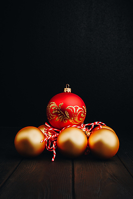 포토 JPG 해외이미지 나무 전통 디자인 계절 백그라운드 크리스마스 겨울 공 탁자 휴가 새로움 기념 선물 사람없음 목재 장식 빨간색 파란색 빛 갈색 우주 축제 어둠 공백 장식볼 수확 흰색 축하 인사 신용카드 그룹 황금 정상 12월 연도 심볼 질감 라일락 카피스페이스 해외202004 해외포토 식물 기념일 꽃 컬러 가구 컨셉 농업 재료 금융 예절 날짜 파일형식 이미지허브