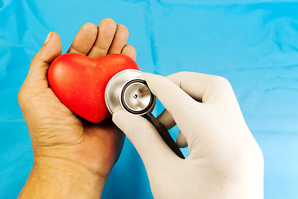 포토 JPG 해외이미지 모양 손 청진기 사람없음 빨간색 약 건강관리 장비 간호사 의사 하트 대접 도움 확대 분석 돌봄 해외202004 해외포토 컬러 컨셉 의학 의료기기 모션 건강 관리 신체부위 의료진 파일형식 이미지허브