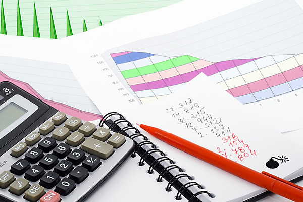 포토 JPG 해외이미지 종이 비즈니스 통계 그래프 사람없음 금융 경제 사무실 숫자 펜 자료 정보 기록 계산 시장 계획 주식 인쇄 가격 분석 묘사 속도 보고서 파일 투자 공유 회계 파산 진행 경영 해외202004 해외포토 문자 컨셉 필기구 파일형식 이미지허브