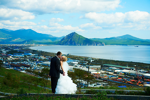 포토 JPG 해외이미지 백인 커플 응시 드레스 여자 남자 꽃 행복 얼굴 꽃다발 결혼 2 밭 관계 포옹 결혼식 남편 함께함 사랑 사람 정장 성인 야외 두명 유행 우주 흰색 축하 잡기 아내 우아함 해외202004 해외포토 서양인 식물 시선 옷 감정 컬러 컨셉 농업 안기 모션 이벤트 신체부위 파일형식 이미지허브