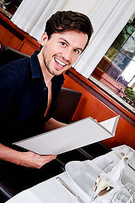 포토 JPG 해외이미지 백인 라이프스타일 접시 커플 여자 남자 행복 종이 커피 음료 음식 2 탁자 호텔 대화 사랑 한명 사람 앉기 성인 가로 금발 식당 와인 식사 저녁식사 카페 축하 가리킴 신용카드 선택 아침식사 먹기 웨이터 고객 직원 서비스 메뉴 긍정 방문 질서 보여주기 해외202004 해외포토 서양인 직업 1 헤어스타일 식기 감정 가구 컨셉 관계 모션 숙소 주류 말하기 손짓 생활 금융 상점 예절 파일형식 이미지허브