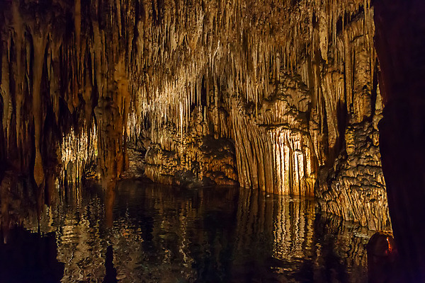 포토 JPG 해외이미지 모양 유럽 호수 벽 여행 백그라운드 자연 표면 산 실내 풍경 사람없음 야외 물 여행객 평화 바위 구멍 동굴 스페인 지하 내추럴 깊이 땅바닥 방법 옛날 종유석 지질 지질학 해외202004 해외포토 자연요소 교육 나라 컨셉 바닥 사람 내부 돌_바위 생태계 파일형식 이미지허브