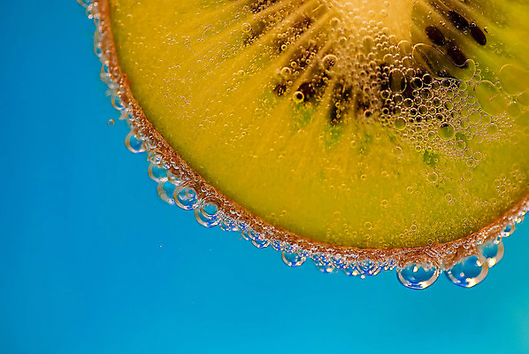 포토 JPG 해외이미지 키위 사람없음 초록색 물 거품 해외202004 해외포토 자연요소 컬러 과일 파일형식 이미지허브