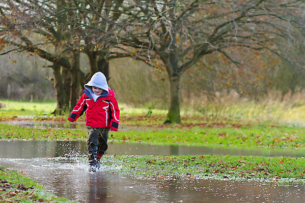 포토 JPG 해외이미지 식물 구름 호수 어린이 음식 밭 농업 자연 놀이 영국 장화 한명 풍경 야외 초록색 물 강 글로벌 환경 손상 시골 떨어짐 땅 홍수 당구 조경 먼지 진흙 F 내추럴 재앙 스플래쉬 해외202004 해외포토 자연요소 1 알파벳 유럽 산업 컬러 신발 컨셉 사람 구기 자연재해 생태계 파일형식 이미지허브