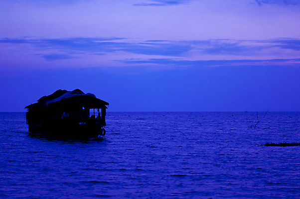 포토 JPG 해외이미지 나무 식물 구름 전통 아시아 호수 섬 여행 교통시설 자연 휴가 휴식 손바닥 풍경 사람없음 물 여름 파란색 강 햇빛 환경 고요 황혼 새벽 개울 습지 승차 야간 저녁 크루즈 운하 코코넛 고립 민물 이국적 케랄라주 해외202004 해외포토 자연요소 손 계절 나라 컬러 교통 컨셉 배_교통 과일 모션 태양 일몰 인도_나라 시설 생태계 파일형식 이미지허브