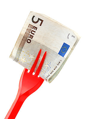 포토 JPG 해외이미지 1 유럽 종이 여행 백그라운드 포크 지폐 돈 비즈니스 사람없음 금융 경제 쇼핑 유로 흰색 재산 가격 상업 5 계산서 고립 수입 유럽연합 해외202004 해외포토 식기 나라 컬러 숫자 파일형식 이미지허브