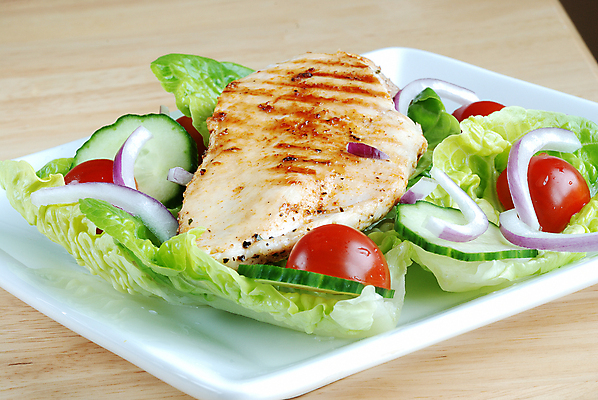 포토 JPG 해외이미지 토마토 표시 양파 오이 건강 사람없음 치킨 샐러드 맛 그릴 가슴 해외202004 해외포토 음식 컨셉 채소 주방용품 신체부위 닭고기요리 파일형식 이미지허브