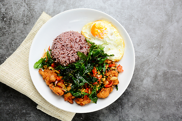 포토 JPG 해외이미지 전통 접시 아시아 음식 백그라운드 잎 채소 태국 고추 탁자 밥 거리 건강 육류 돼지고기 요리 동양인 사람없음 빨간색 초록색 식당 계란 식사 저녁식사 치킨 튀김 흰색 신선 뜨거움 달콤 맛 먹기 매움 신성 후추 바질 패드 점심식사 다진 해외202004 해외포토 식물 식기 나라 컬러 가구 컨셉 식재료 모션 인종 상점 알 향신료 닭고기요리 파일형식 이미지허브