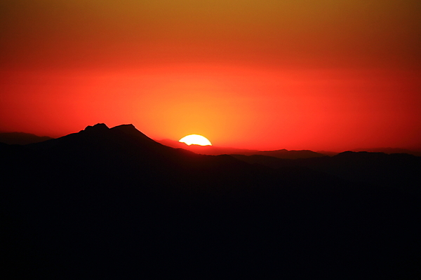 포토 JPG 해외이미지 계절 여행 백그라운드 오렌지 자연 하늘 아침 산 풍경 사람없음 야외 파란색 세계 햇빛 태양 머리 일출 환경 일몰 새벽 골동품 바위 역사 재산 장면 동쪽 칠면조 천연기념물 고고학 웅장함 해외202004 튀르키예 해외포토 주간 자연요소 교육 아시아 컬러 과일 조류 신체부위 금융 노을 돌_바위 방향 생태계 파일형식 이미지허브