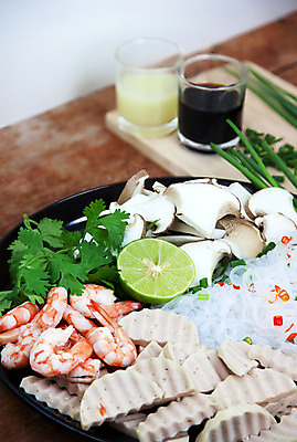 포토 JPG 해외이미지 음식 줄기 재료 방울토마토 자연 뿔 돼지고기 사람없음 버섯 신선 그룹 고수 먹기 상쾌 유기농 파 건강식 곰팡이 태국음식 해외202004 해외포토 식물 웰빙 감정 토마토 채소 모션 육류 향신료 생태계 동양음식 파일형식 이미지허브