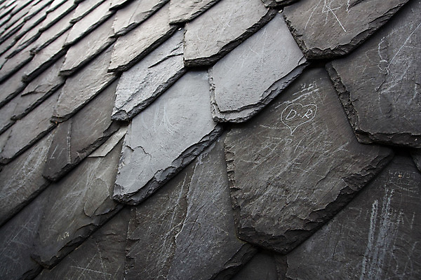 포토 JPG 해외이미지 접시 조각 백그라운드 패턴 표면 지붕 추상 사람없음 건물 검은색 회색 덮개 하트 타일 질감 스크래치 해외202004 해외포토 모양 식기 건축물 컬러 무늬 뚜껑 파일형식 이미지허브